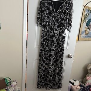MARINA Black and White Long Sleeve Dress, flowy style, fits well